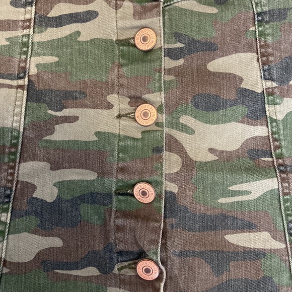 Camo Mini Skirt - Picture 3 of 5